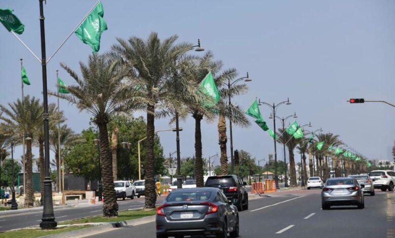 3٫500 علما تزين طرق وميادين جدة والفعاليات تجذب الزوار
