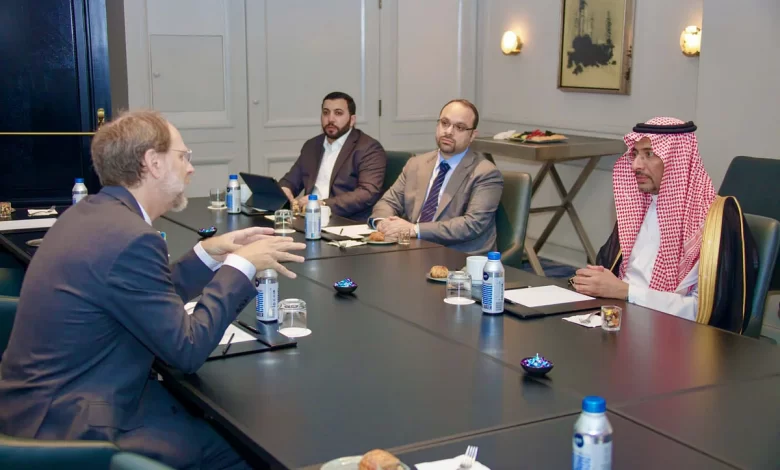 وزيرُ الصناعة والثروة المعدنية يلتقي عدداً من مسؤولي الشركات الأمريكية