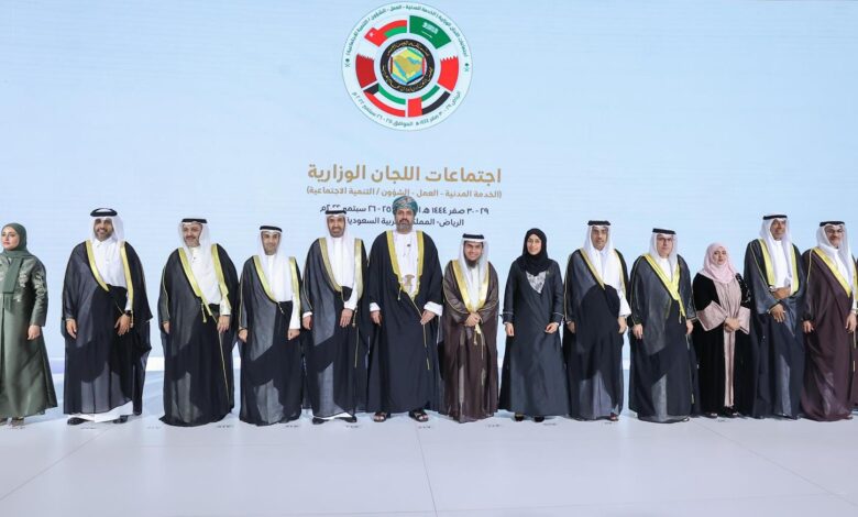 وزير الموارد البشرية يكرِّمُ الكفاءات من قطاع الخدمة المدنية والمشروعات والشخصيات الرائدة في مجالات العمل والتنمية في المملكة ودول الخليج